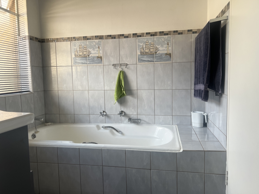 4 Bedroom Property for Sale in Greenhills Gauteng