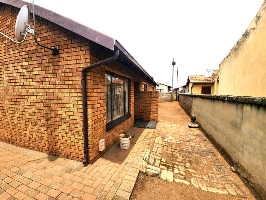 3 Bedroom Property for Sale in Tokoza Gauteng