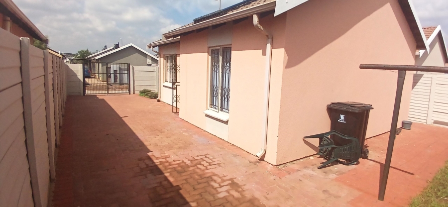 2 Bedroom Property for Sale in Sky City Gauteng