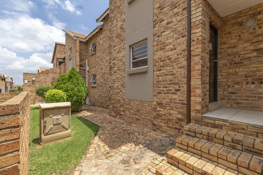 2 Bedroom Property for Sale in Honeypark Gauteng