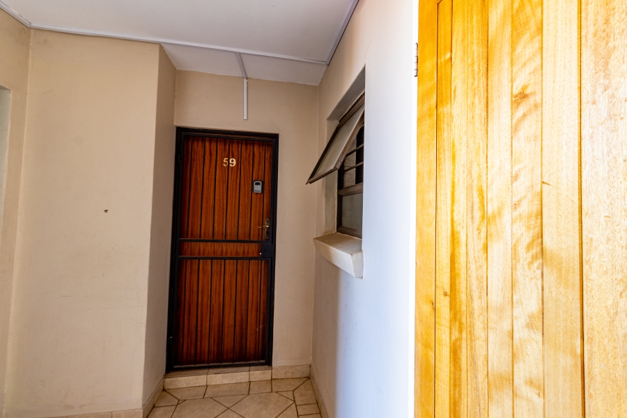 1 Bedroom Property for Sale in Oukraal Estate Gauteng