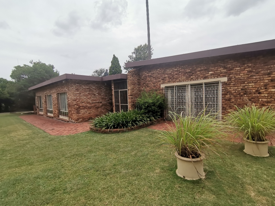 4 Bedroom Property for Sale in Andeon Gauteng