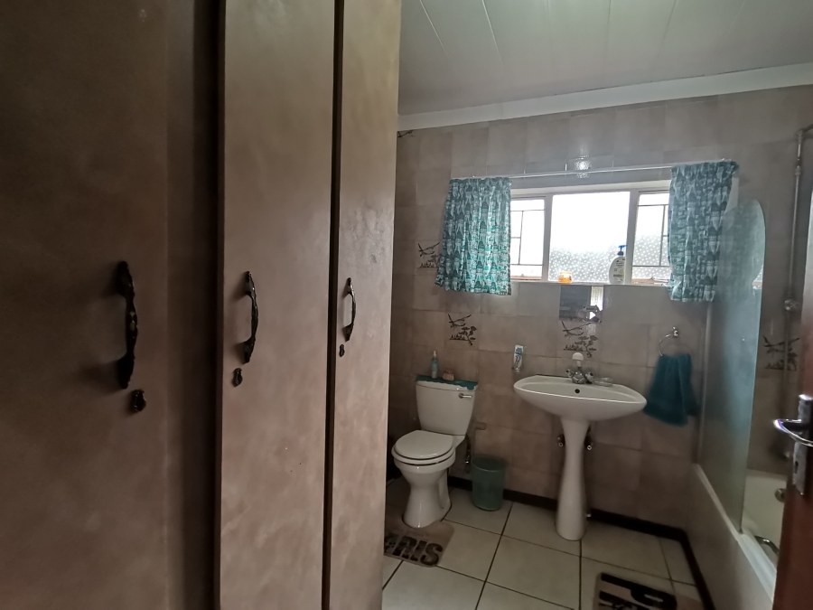 4 Bedroom Property for Sale in Andeon Gauteng