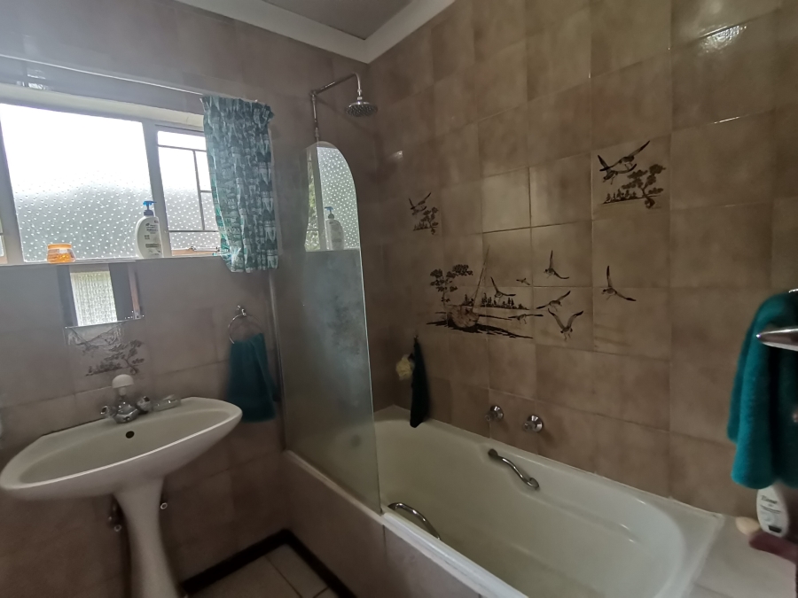 4 Bedroom Property for Sale in Andeon Gauteng