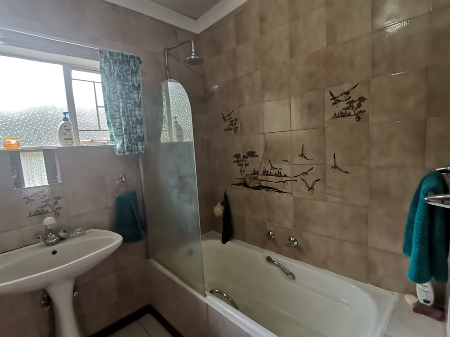 4 Bedroom Property for Sale in Andeon Gauteng