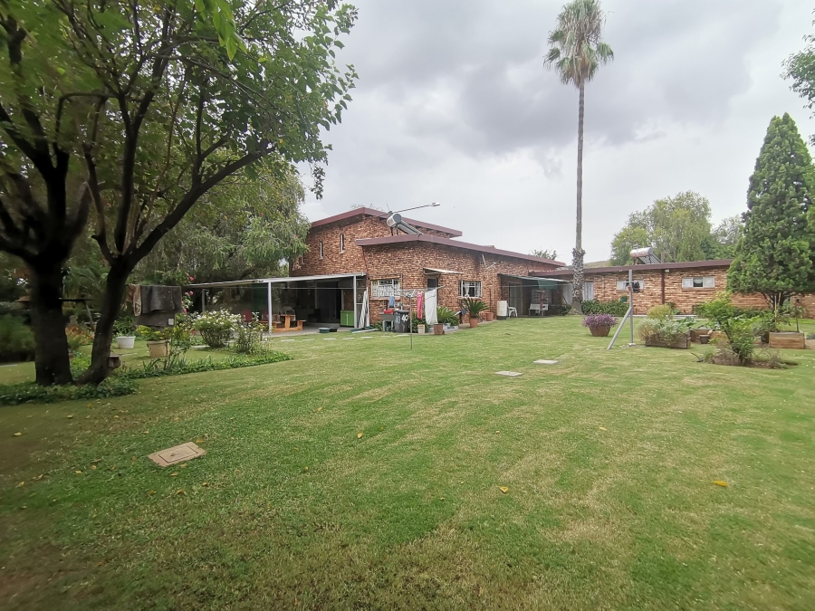 4 Bedroom Property for Sale in Andeon Gauteng