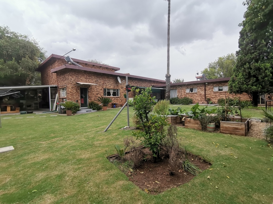 4 Bedroom Property for Sale in Andeon Gauteng