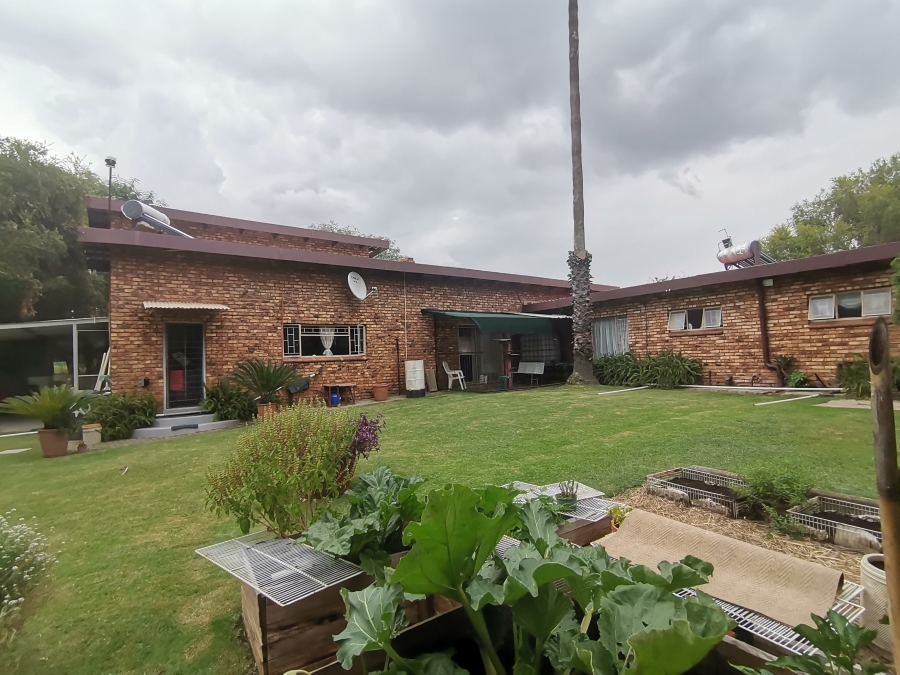 4 Bedroom Property for Sale in Andeon Gauteng