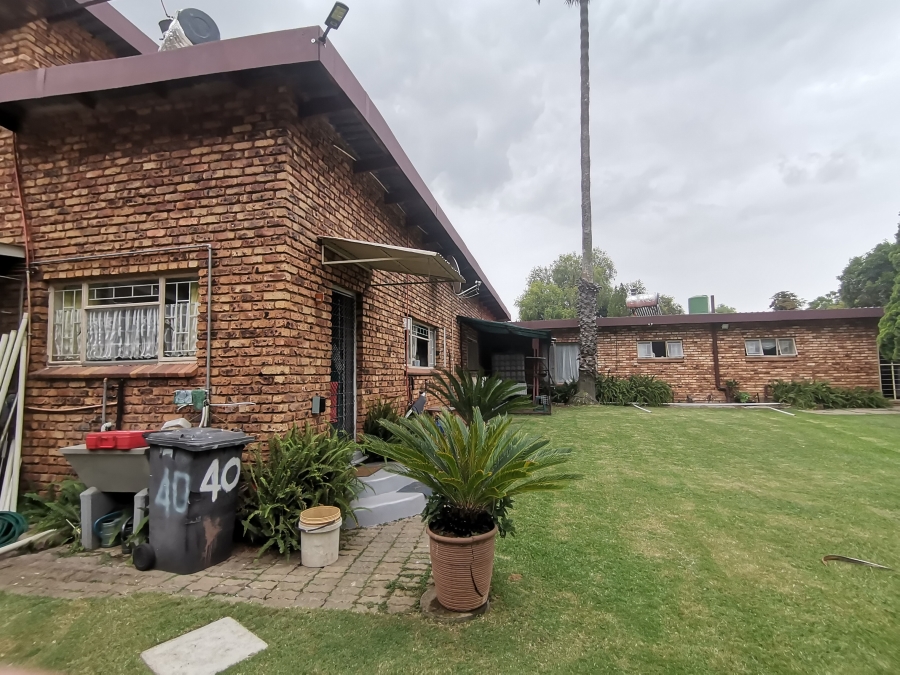 4 Bedroom Property for Sale in Andeon Gauteng