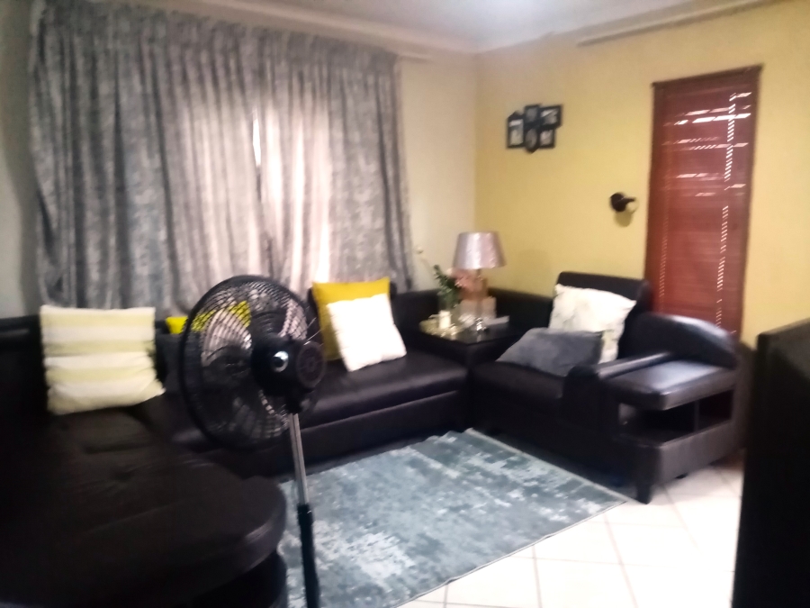 2 Bedroom Property for Sale in Kirkney Gauteng