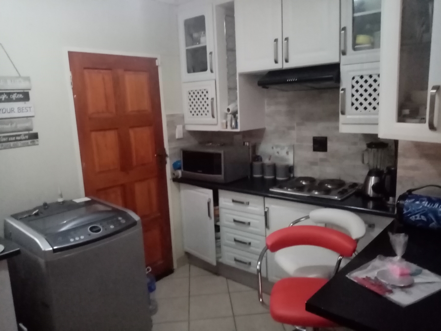 2 Bedroom Property for Sale in Kirkney Gauteng