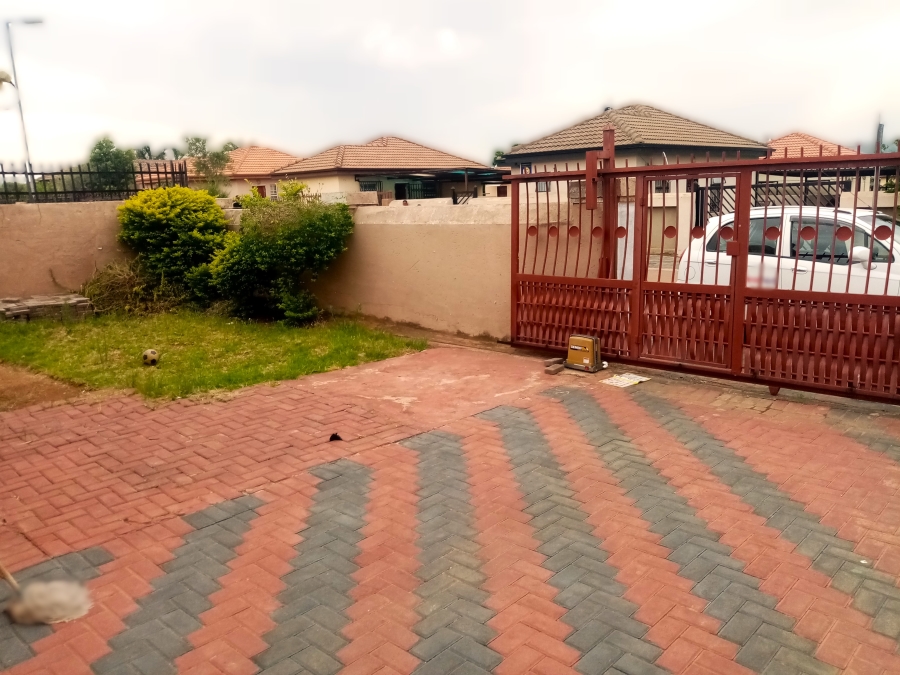 2 Bedroom Property for Sale in Kirkney Gauteng