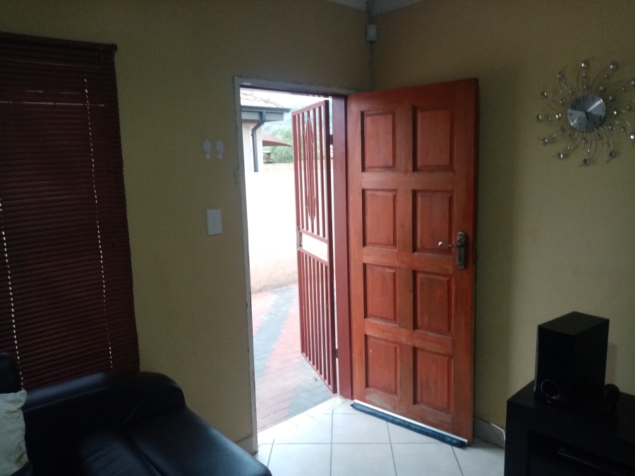 2 Bedroom Property for Sale in Kirkney Gauteng