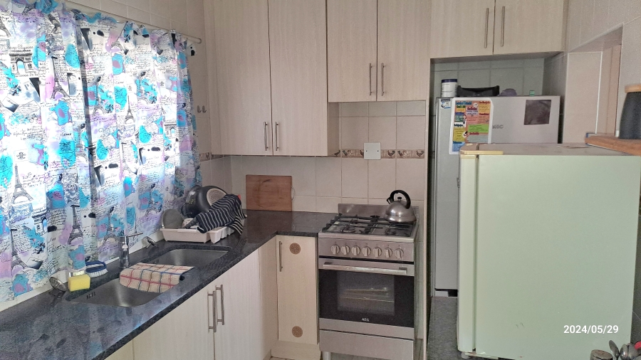 To Let 1 Bedroom Property for Rent in Waverley Gauteng