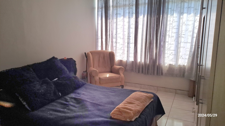 To Let 1 Bedroom Property for Rent in Waverley Gauteng