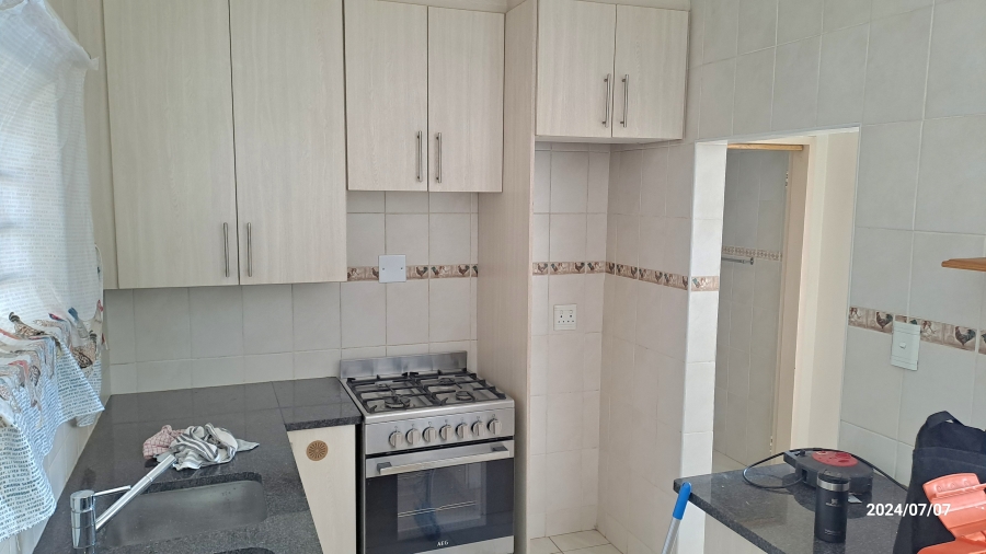 To Let 1 Bedroom Property for Rent in Waverley Gauteng