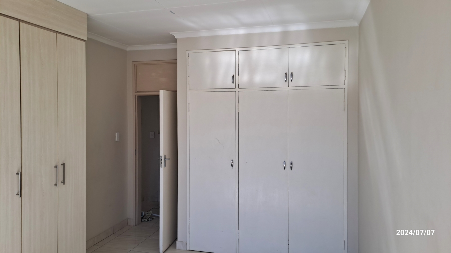 To Let 1 Bedroom Property for Rent in Waverley Gauteng