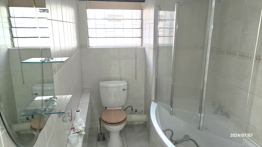 To Let 1 Bedroom Property for Rent in Waverley Gauteng