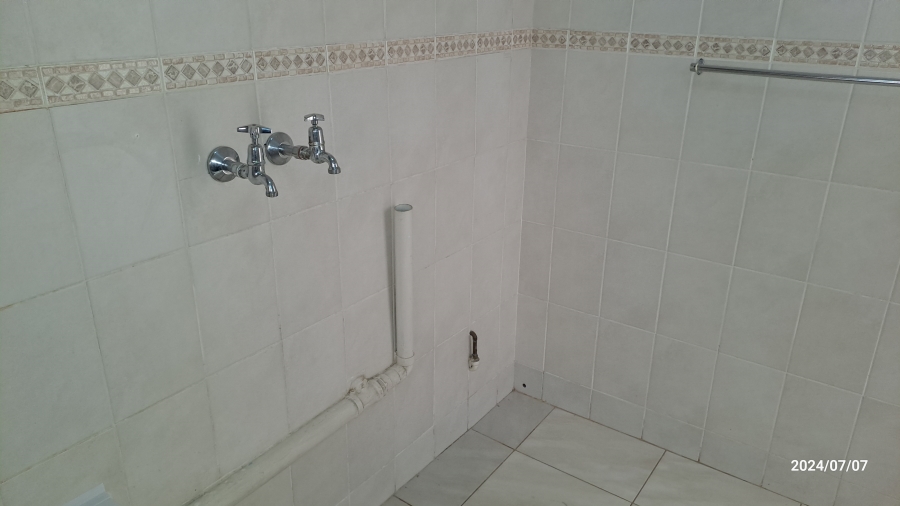 To Let 1 Bedroom Property for Rent in Waverley Gauteng