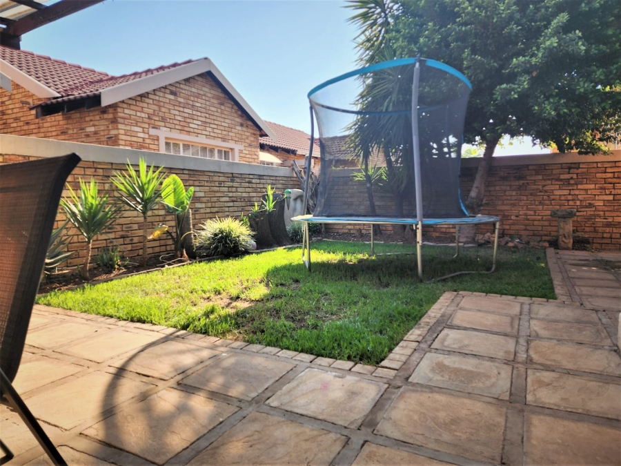 2 Bedroom Property for Sale in Heuwelsig Estate Gauteng