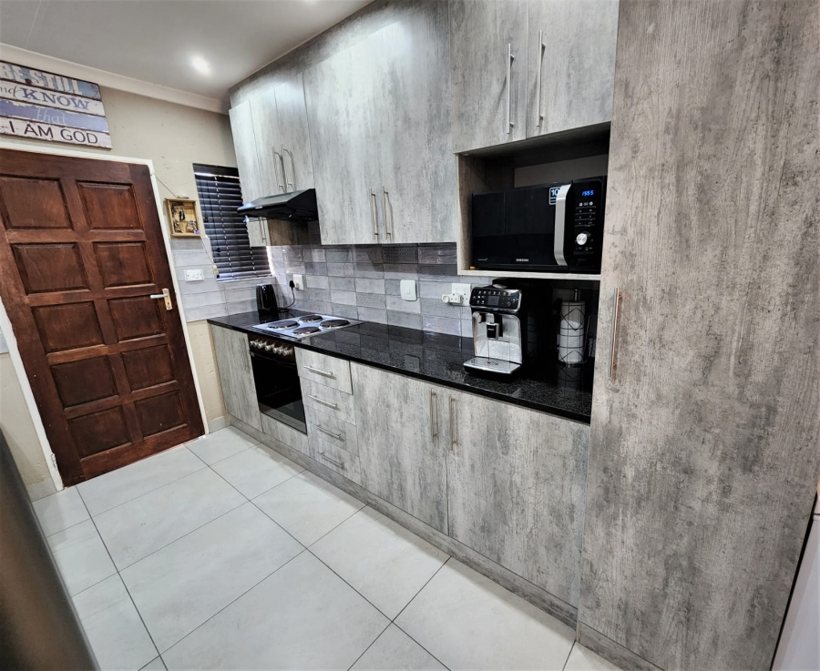 2 Bedroom Property for Sale in Heuwelsig Estate Gauteng