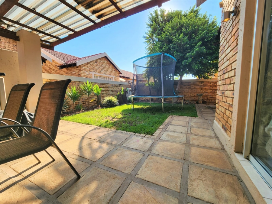 2 Bedroom Property for Sale in Heuwelsig Estate Gauteng