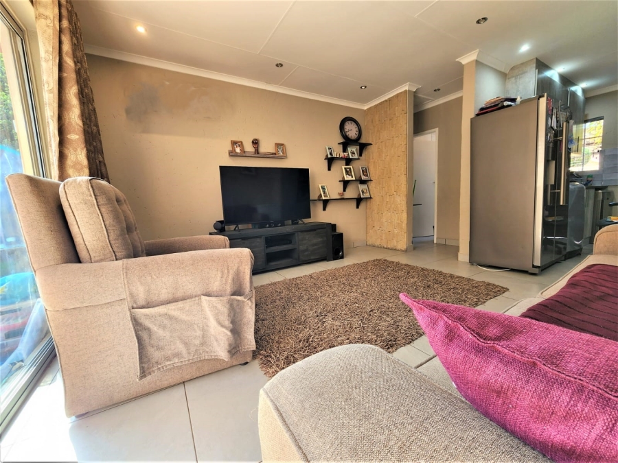 2 Bedroom Property for Sale in Heuwelsig Estate Gauteng