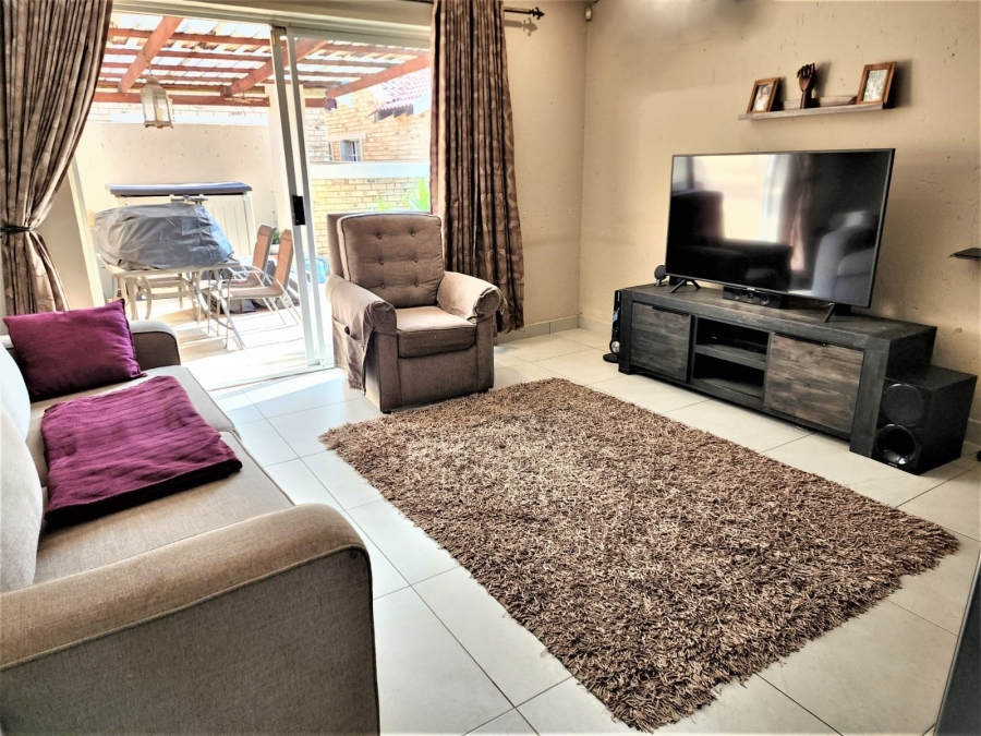 2 Bedroom Property for Sale in Heuwelsig Estate Gauteng