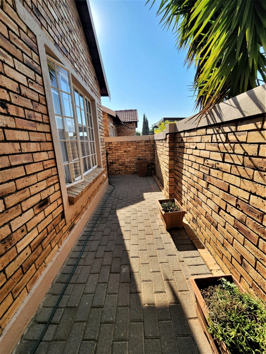 2 Bedroom Property for Sale in Heuwelsig Estate Gauteng