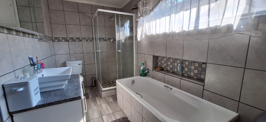 3 Bedroom Property for Sale in Illiondale Gauteng