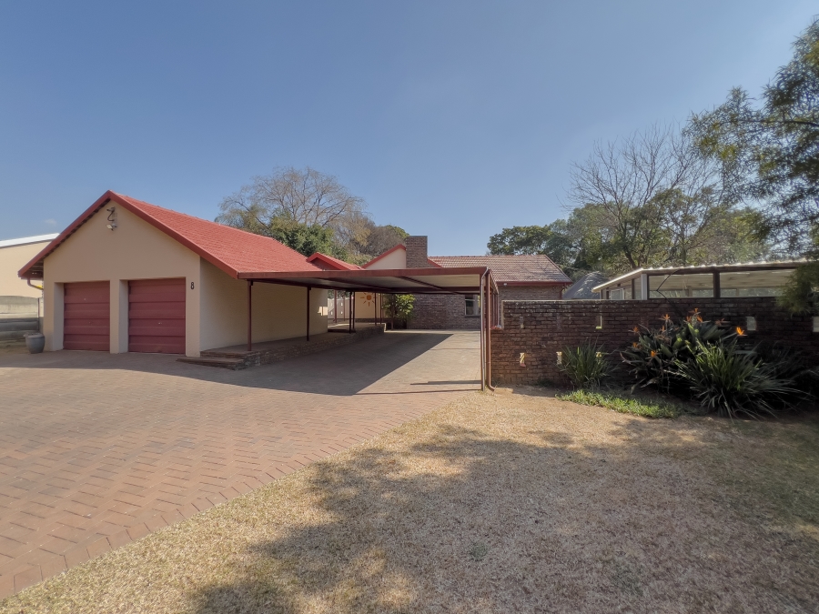 5 Bedroom Property for Sale in Nimrod Park Gauteng