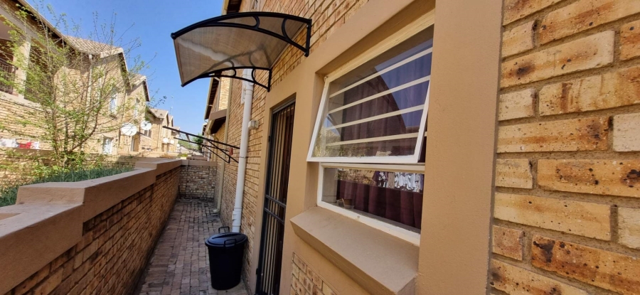 3 Bedroom Property for Sale in Heuwelsig Estate Gauteng