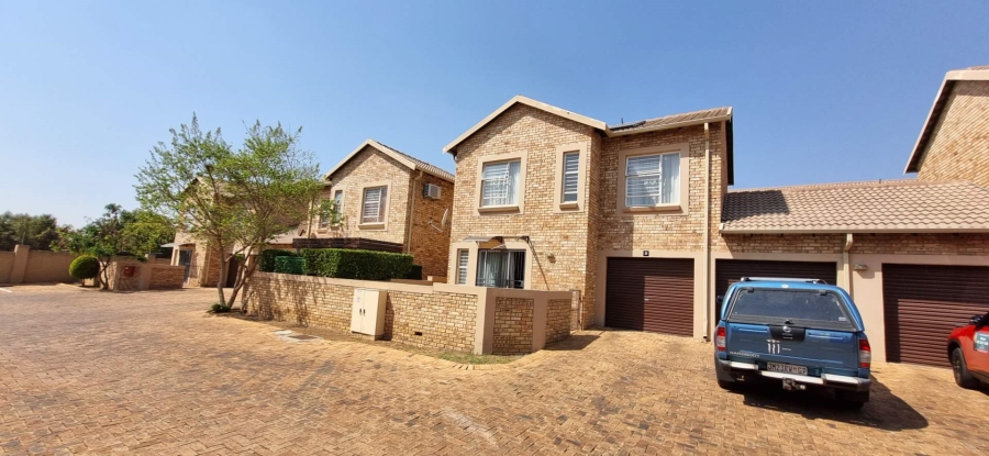 3 Bedroom Property for Sale in Heuwelsig Estate Gauteng