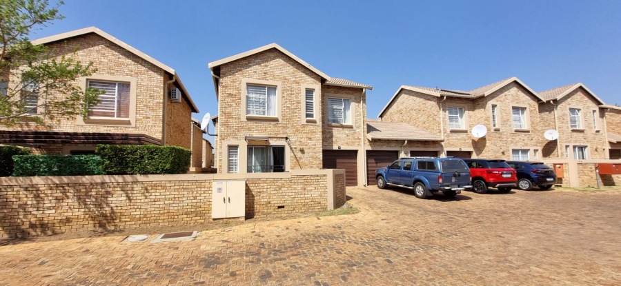 3 Bedroom Property for Sale in Heuwelsig Estate Gauteng