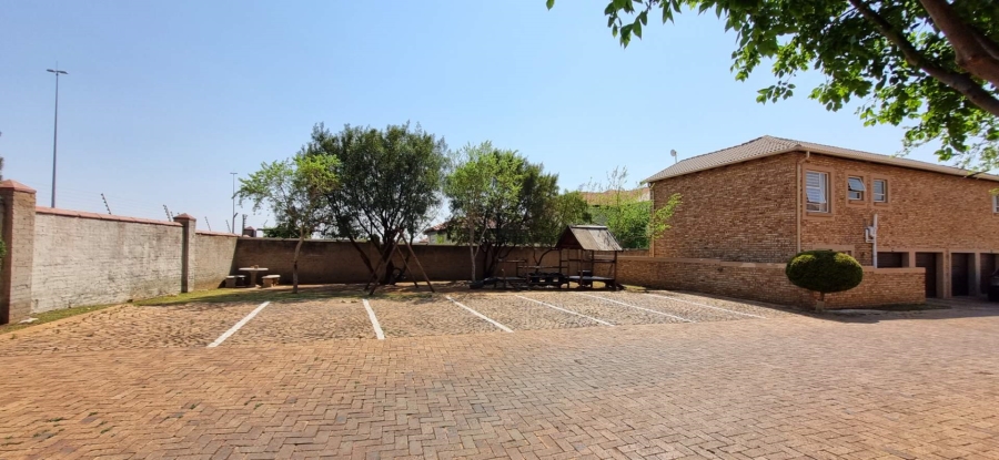 3 Bedroom Property for Sale in Heuwelsig Estate Gauteng