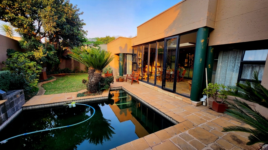 4 Bedroom Property for Sale in Eldoraigne Gauteng