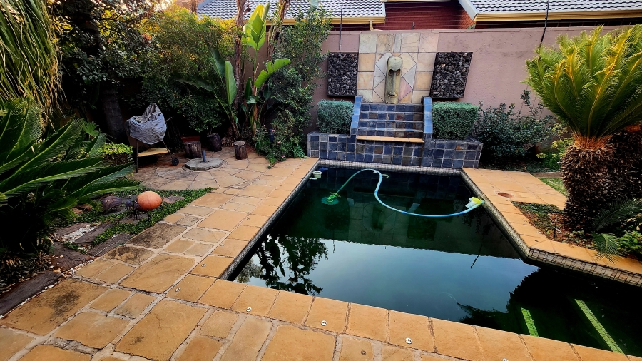 4 Bedroom Property for Sale in Eldoraigne Gauteng