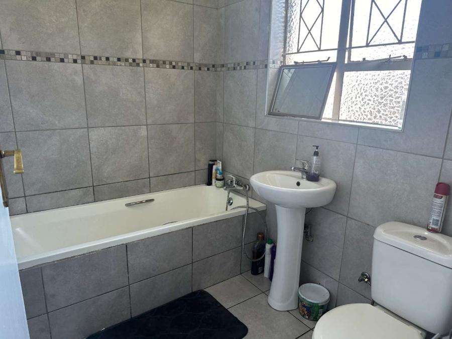 1 Bedroom Property for Sale in Edenvale Central Gauteng