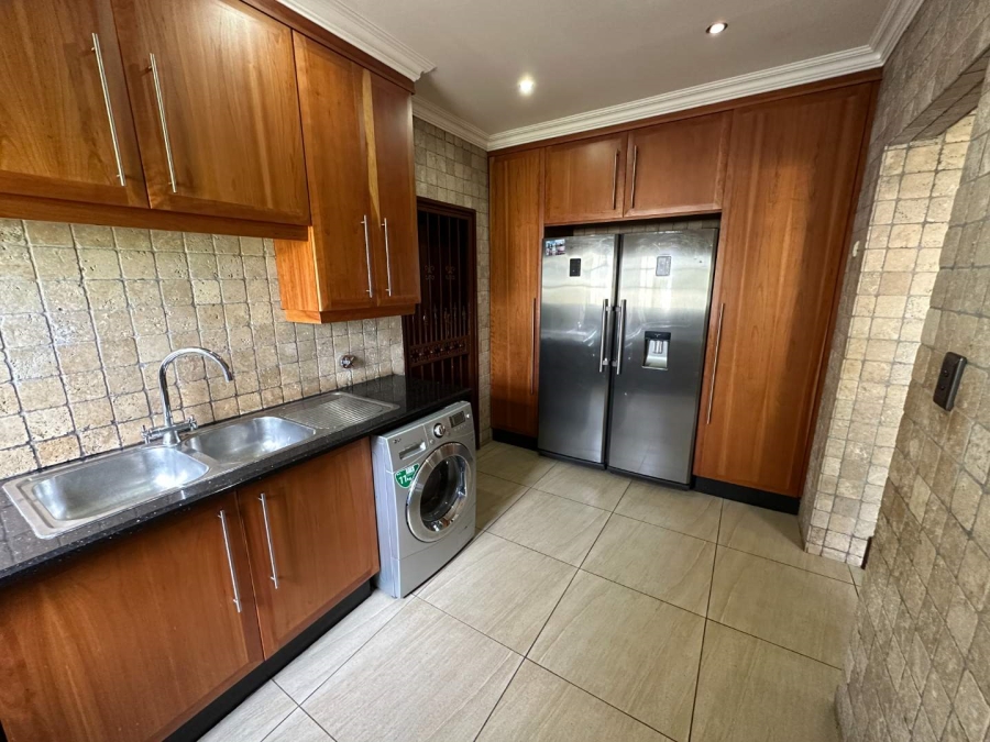 5 Bedroom Property for Sale in Dowerglen Ext 3 Gauteng