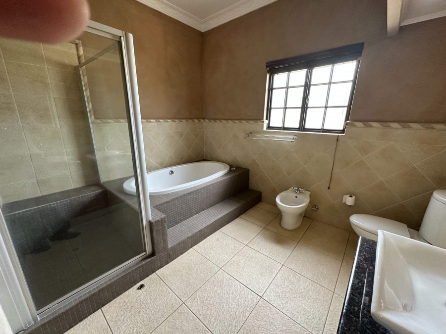 5 Bedroom Property for Sale in Dowerglen Ext 3 Gauteng