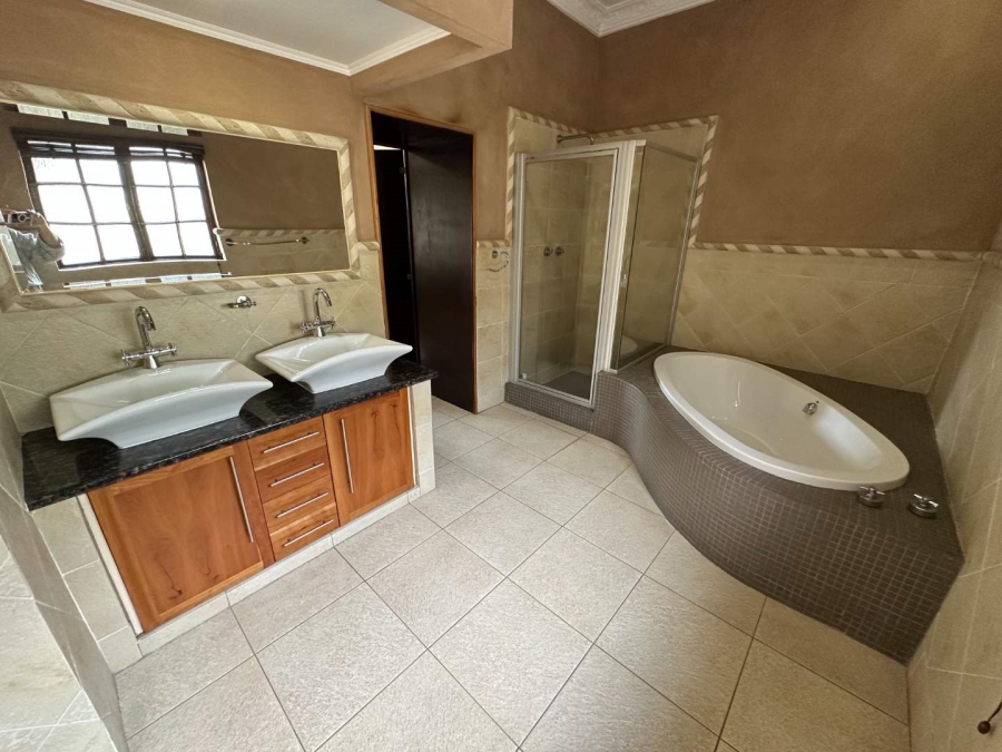 5 Bedroom Property for Sale in Dowerglen Ext 3 Gauteng