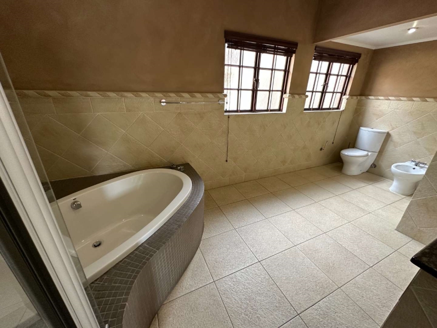 5 Bedroom Property for Sale in Dowerglen Ext 3 Gauteng