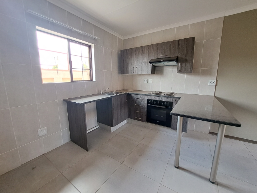 To Let 1 Bedroom Property for Rent in Kenleaf Gauteng