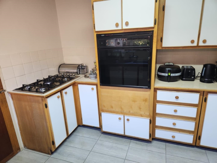 5 Bedroom Property for Sale in Wierda Park Gauteng