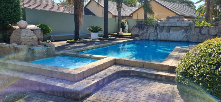 5 Bedroom Property for Sale in Wierda Park Gauteng