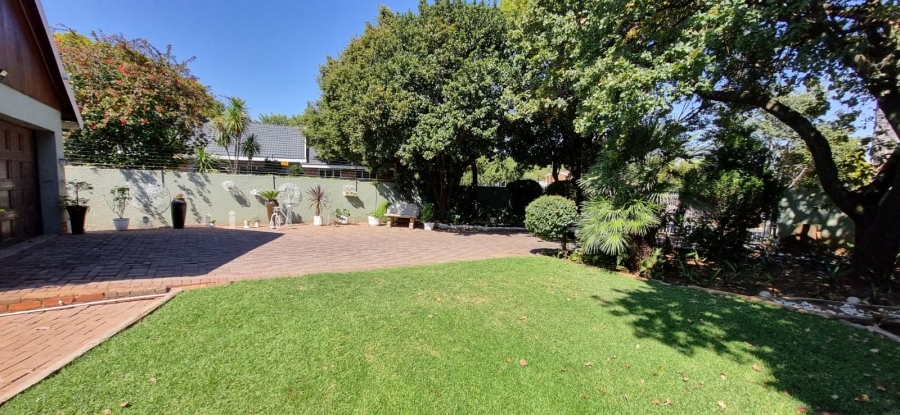 5 Bedroom Property for Sale in Wierda Park Gauteng