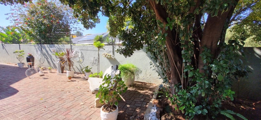 5 Bedroom Property for Sale in Wierda Park Gauteng