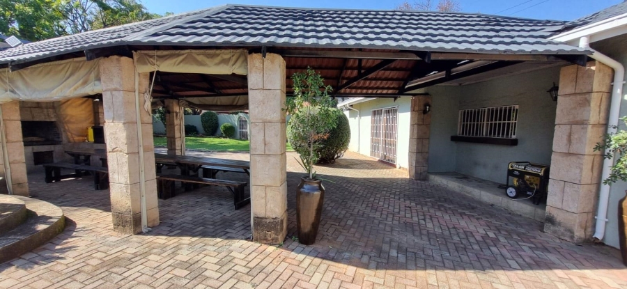 5 Bedroom Property for Sale in Wierda Park Gauteng