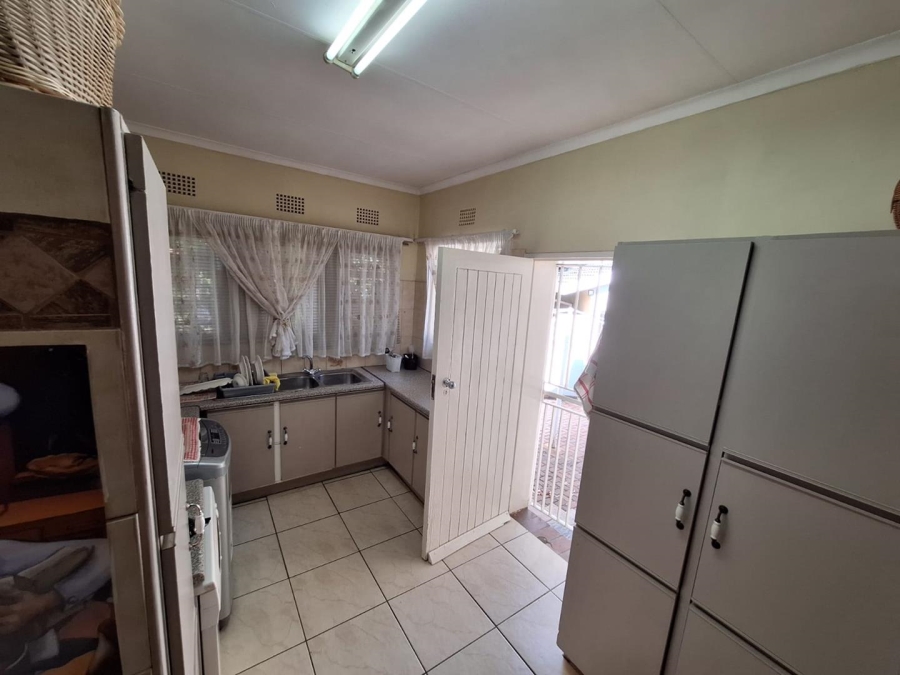 5 Bedroom Property for Sale in Wierda Park Gauteng