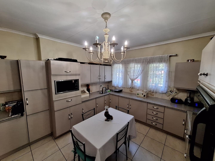 5 Bedroom Property for Sale in Wierda Park Gauteng